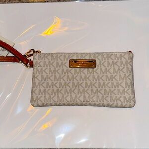 Michael Kors Signature Jet Set Medium Wristlet